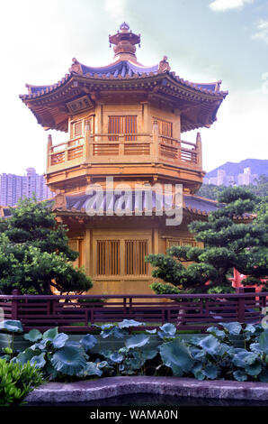 Hexagon pagoda by the pond, Nan Lian Garden, Diamond Hill, Hong Kong Stock Photo