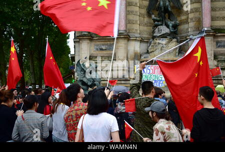 Counter-protesters with chinese flags and demonstrators supporting pro-democracy protests in Hong Kong. Place St Michel, Paris, France 17Aug2019. Stock Photo