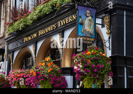 Deacon Brodies Tavern. Royal Mile Edinburgh Scotland UK Stock Photo