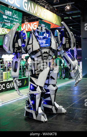 Cologne, Germany. 20th Aug, 2019. Gamescom 2019: walking act gamesbot transformer by AJ Designs. Gamescom is the world's largest trade fair for computer and video games, at Koelnmesse in Cologne, Germany, from 20th to 24th August 2019. Photocredit: Christian Lademann Stock Photo