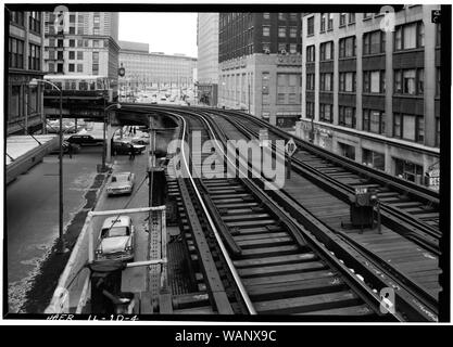 4. Curve from Wabash Ave. to Lake St. from station platform.; English: 4. Curve from Wabash Ave. to Lake St. from station platform. - Union Elevated Railroad, Randolph-Wabash Avenue Station, Randolph Street & Wabash Avenue, Chicago, Cook County, IL Stock Photo