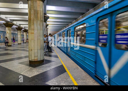 Passengers waiting at Metro station Tashkent Stock Photo