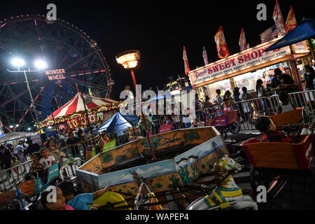 Deno's Wonder Wheel Amusement Park, Coney Island, Brooklyn, New York Stock Photo
