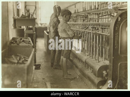 Doffers in Cherryville Mfg. Co., N.C. Plenty of others. Abstract: Photographs from the records of the National Child Labor Committee (U.S.) Stock Photo