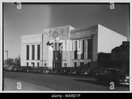 Dollar Savings Bank, Parkchester Branch, Bronx, New York. Stock Photo