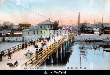 [ 1900s Japan - Gojo Ohashi in Kyoto ] —   Gojo Ohashi Bridge in Kyoto was originally located at Gojobomon-dori, now known as Matsubara-dori. Toyotomi Hideyoshi (1537-1598) moved the bridge to its current location when he built the Buddha hall at Hokoji Temple.  20th century vintage postcard. Stock Photo