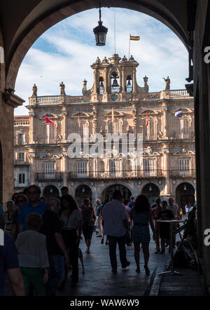 Salamanca, España - August 18, 2019: Sunset on the facade of Salamanca's Baroque Plaza Mayor in the center of Salamanca, Spain Stock Photo