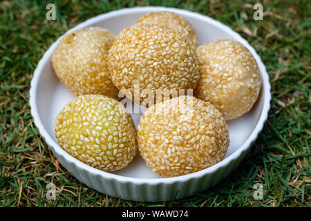 Onde Onde Ondhe Ondhe Rice Flower Balls Coated In Sesame Seeds With Green Bean Powder Or Black Sticky Rice Inside Traditional Indonesian Dessert Stock Photo Alamy