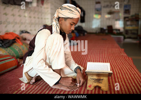 Boy recites Koran texts in a madrasa in Old Dhaka, Bangladesh Stock Photo