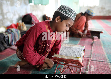 Boy recites Koran texts in a madrasa in Old Dhaka, Bangladesh Stock Photo