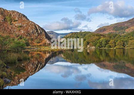 Llyn Dinas in the Nant Gwynant valley near Beddgelert looking west with Moel Hebog in the background Snowdonia National Park North Wales October 2018 Stock Photo