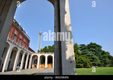 Italy, Lombardy, Milan, Palazzo dell'Arte, Triennale Design Museum by Giovanni Muzio Architect, Garden Stock Photo