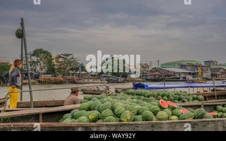 Can Tho, Vietnam - January 14, 2018: Sunrise with boats on the Can Tho floating market river, Mekong Delta, Vietnam Stock Photo