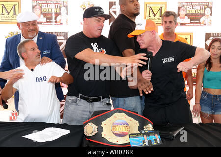 Philadelphia, PA, USA. 22nd Aug, 2019. : Lenny Dykstra vs Angry Bagel guy  stare down for Celebrity