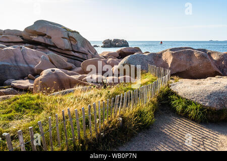 View over the granite blocks along the GR34 coastal path, called the 'sentier des douaniers', on the Pink Granite Coast in northern Brittany, France. Stock Photo