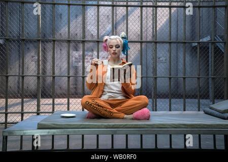 MARGOT ROBBIE in SUICIDE SQUAD (2016), directed by DAVID AYER. Credit: WARNER BROS PICTURES / Album Stock Photo