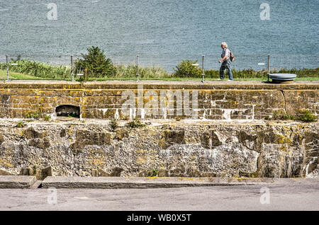 Muiden, The Netherlands, August 21, 2019: visitor on the outer perimeter surrounding the dry moat of the fortress on the artifial island of Pampus, Un Stock Photo