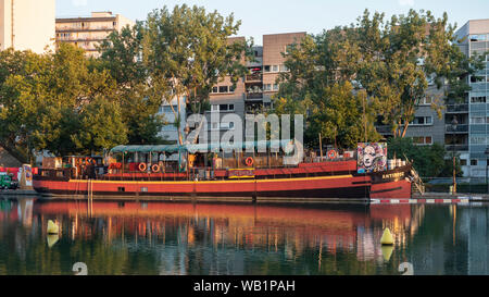 PARIS, FRANCE - AUGUST 03, 2018:  Peniche Antipode - a floating restaurant Cafe  moored at the Bassin de la Villette, on the canal Saint-Martin Stock Photo