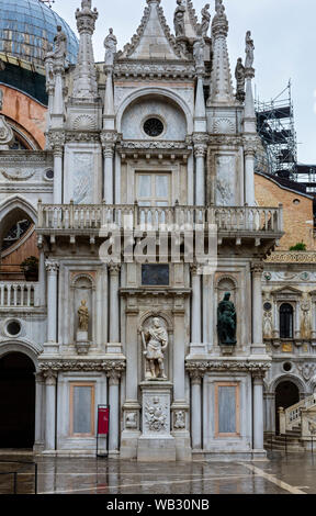 The Arco Foscari in the courtyard of the Doge's Palace (Palazzo Ducale), Venice, Italy Stock Photo