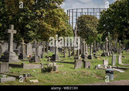 Kensal Green Cemetery in the area of the Royal Borough of Kensington and Chelsea. One of the ‘Magnificent Seven’ cemeteries in London, England, UK Stock Photo