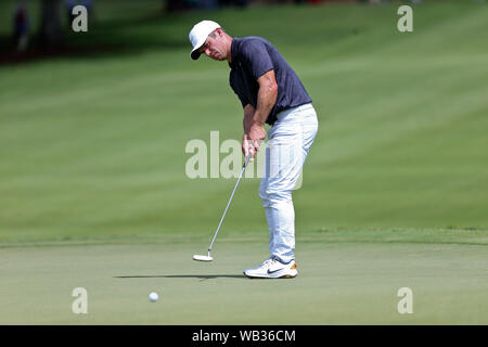 Atlanta, Georgia, USA. 23rd Aug, 2019. Paul Casey putts the 7th green during the second round of the 2019 TOUR Championship at East Lake Golf Club. Credit: Debby Wong/ZUMA Wire/Alamy Live News Stock Photo