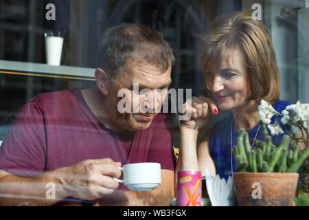 date cafe chat