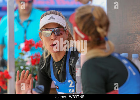 ALIX KLINEMAN DISCUTE WITH APRIL ROSS PRIMA OF PARTITA during Gstaad Major 2019 - Day 5 - Quarter Finals - Donne, Gstaad, Italy, 13 Jul 2019, Volleyba Stock Photo