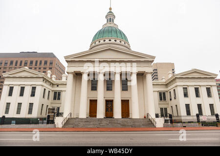 Saint Louis courthouse downtown, Missouri, US of America, cloudy spring day. Stock Photo