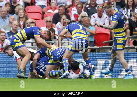 London, UK. 24th Aug, 2019. BEN MURDOCH-MASILA of Warrington Wolves scores to make it 0-10 during the Ladbrokes Challenge Cup Final match between St Helens and Warrington Wolves at Wembley Stadium, London, England on 24 August 2019. Photo by Ken Sparks. Editorial use only, license required for commercial use. No use in betting, games or a single club/league/player publications. Credit: UK Sports Pics Ltd/Alamy Live News Stock Photo