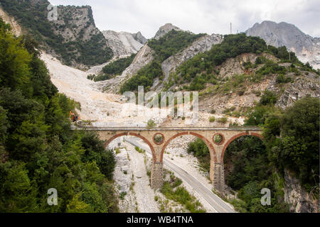 Ponti di Vara bridges in Carrara marble quarries, Tuscany, Italy. In the Apuan Alps. Quarrying marble stone is an important industry in the area. Stock Photo