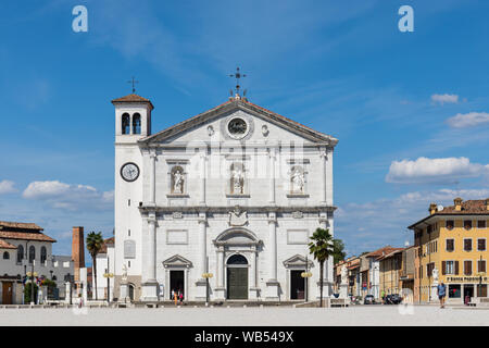The Doge's Cathedral of Palmanova (Duomo dogale - Parocchia del Santissimo Redentore) - Piazza Grande, Palmanova, Friuli Venezia Giulia, Italy Stock Photo