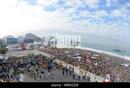 Rio de Janeiro. World Youth Day 2013. Pilgrims Stock Photo - Alamy