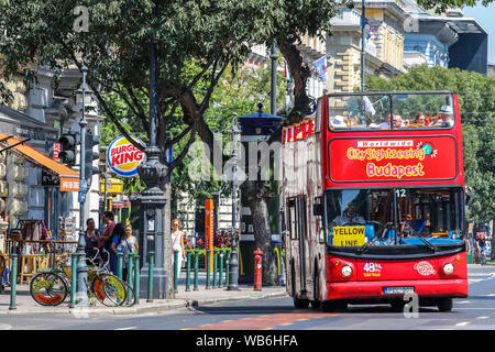 Budapest Hungary Street Photography Heroes Hello Chain Bridge Public August 19 Credit Ilona Barna Biphotonews Stock Photo Alamy