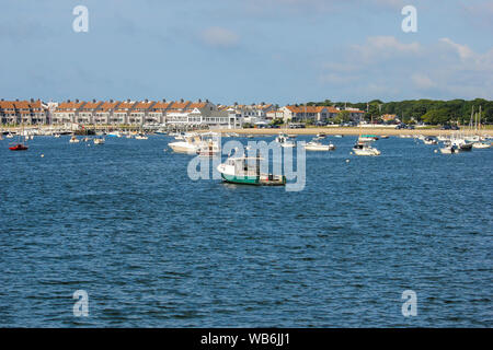 Boats on Lewis bay, Yachtsman Condominiums in the background, Hyannis, Barnstable, Cape Cod, Massachusetts, United States Stock Photo