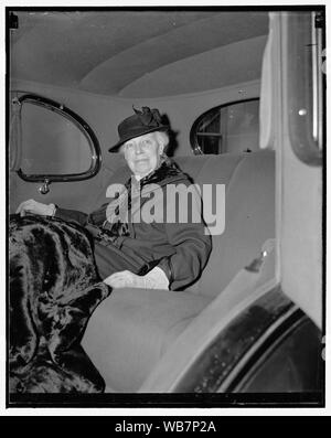 Former First Lady. Washington, D.C., Dec. 6. Seldom photographed, [Mrs.] William Howard Taft, widow of the late President and Chief Justice of the Supreme Court, was snapped as she left the White House today after a call on President Roosevelt Abstract/medium: 1 negative : glass ; 4 x 5 in. or smaller Stock Photo