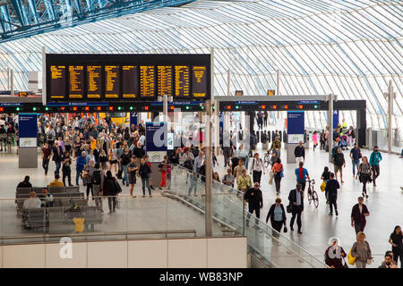 Passengers arriving at Waterloo Stations new terminus, previously the international terminal Stock Photo