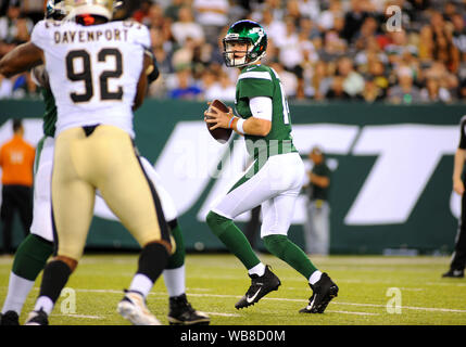 East Rutherford, NJ, USA. 24th August, 2019. New York Jets Quarterback SAM DARNOLD (14) drops back to pass the ball during the game against the New Orleans Saints at Met Life Stadium, East Rutherford, NJ. (Credit Image: © Bennett CohenZUMA Wire) Credit: ZUMA Press, Inc./Alamy Live News Stock Photo