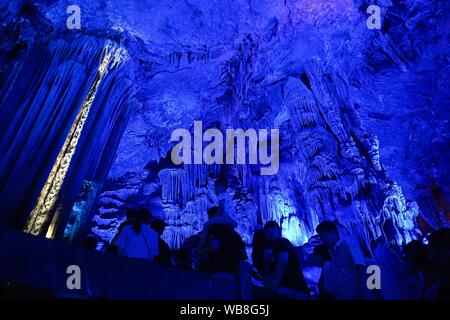 (190825) -- TONGLU, Aug. 25, 2019 (Xinhua) -- Tourists visit the Yaolin karst cave in Tonglu County, east China's Zhejiang Province, Aug. 25, 2019. (Xinhua/Huang Zongzhi) Stock Photo