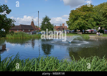 A view of the village pond and fountain in Goudhurst Stock Photo