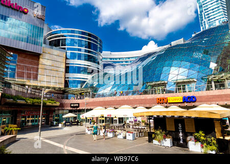 Exterior of Zlote Tarasy shopping centre in Warsaw, Poland Stock Photo