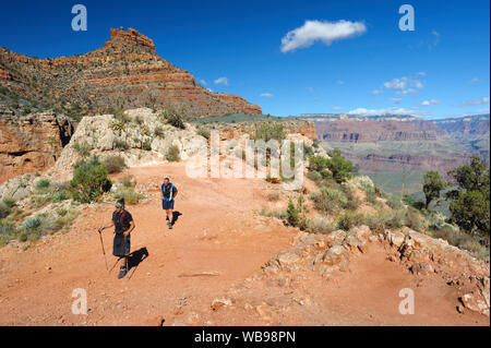 Two hikers walking on the Bright Angel trail, Grand Canyon National Park, Arizona, USA. Stock Photo