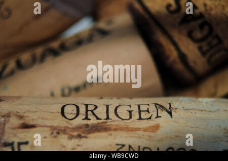 Closeup of wine corks and the word "origin" in spanish Stock Photo