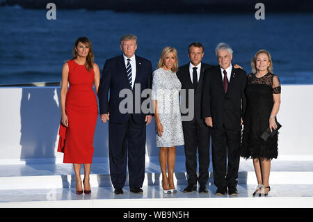 first lady Melania Trump, President Donald Trump, Brigitte Macron, French President Emmanuel Macron, President of Chile Sebastian Pinera and his wife Cecilia Morel Montes as they join other World Leaders for the family photo at the G7 Summit in Biarritz, France. Stock Photo