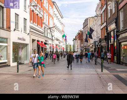 shoppers on Grafton street Dublin ireland Stock Photo