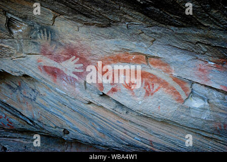 Stencilled hands at the Tombs, a sacred area used as a burial site by the Aboriginal inhabitants of the region.   Vandals and grave robbers had desecr Stock Photo