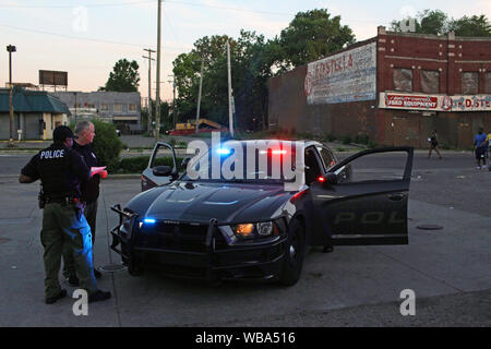 Detroit Special Operations police officers talk by their car, Detroit, Michigan, USA Stock Photo