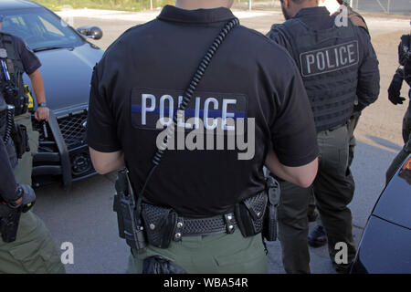 Detroit Special Operations police officers talk by their cars, Detroit, Michigan, USA Stock Photo