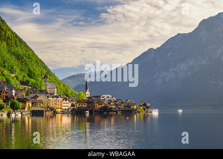 Hallstatt Austria, Nature landscape of Hallstatt village with lake and mountain Stock Photo