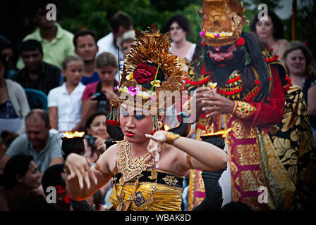 Kecak dancer during the daily performance at sunset for tourists. Pura Luhur Uluwatu Temple, Kuta South, Bali, Indonesia Stock Photo