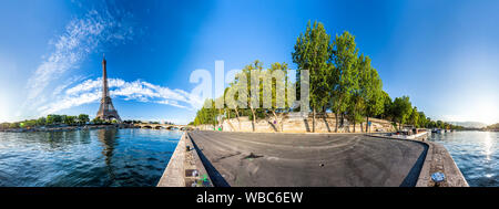 Panorama of the Eiffel Tower and riverside of the Seine in Paris Stock Photo